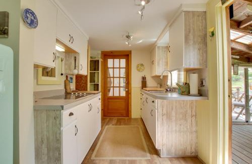Northfield House | Rustic-Chic Cottage with Yard and Grill - Near Hiking!