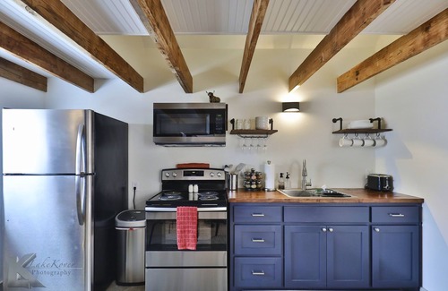 Abilene House | Rustic chic guesthouse located right next to HSU & Hendrick Medical Center