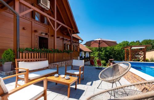 Kravarsko House | Rustic Cottage With Heated Pool - Happy Rentals