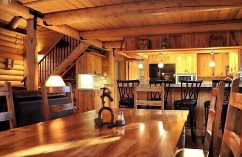 Idyllwild House | "Rustic Elegance - A Woodland Escape"