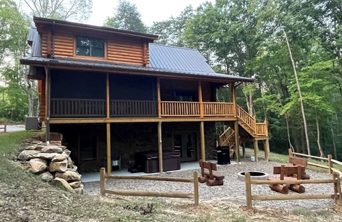 Logan Cabin | "Rustic Elegance" Your best Hocking Hills Experience !