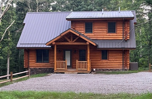 Logan Cabin | "Rustic Elegance" Your best Hocking Hills Experience !
