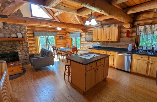 Amherst Junction Cabin | Rustic Full Log Home on quiet Lake Onland - Family and Pet Friendly