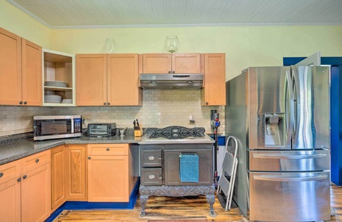 Guildhall House | Rustic & Historic Guildhall Farmhouse w/Fire Pit!