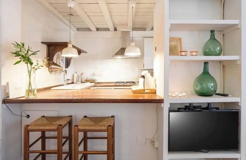 Pins Cottage | Rustic house with charm and private garden. Swimming pool