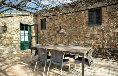 Pins Cottage | Rustic house with charm and private garden. Swimming pool