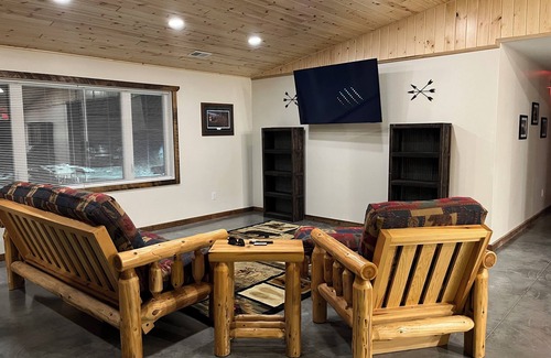 Ashby Cabin | Rustic hunt club lodge in the heart of Minnesota lakes country.