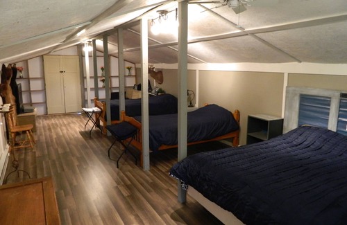 Hillsboro Cabin | Rustic Lodge with private cabins/6 person hot tub and camp fire