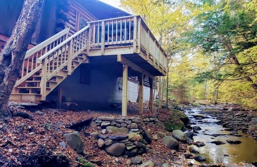 Lisbon House | Rustic Log Cabin #3 - "The Lodge"