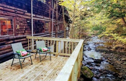 Lisbon House | Rustic Log Cabin #3 - "The Lodge"