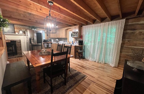 Nancy Cabin | Rustic Log Cabin near Wolf Creek Marina at Lake Cumberland! Perfect Getaway!