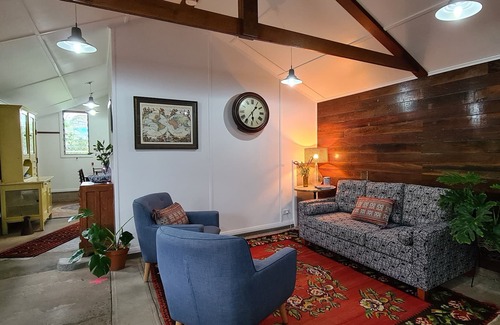 Rainbow Flat Cabin | Rustic & Luxurious Farm Stay just a short drive to beautiful beaches!