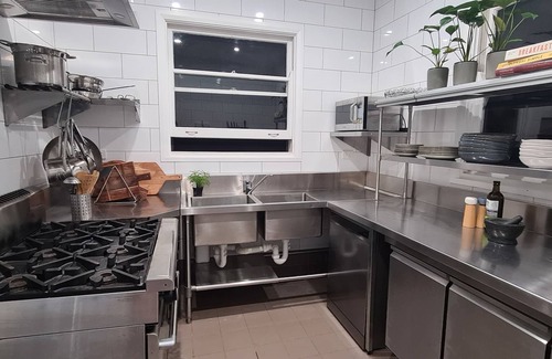 Rainbow Flat Cabin | Rustic & Luxurious Farm Stay just a short drive to beautiful beaches!