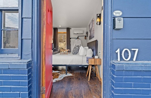 Hancock Hotel | Rustic Modern Retreat with a Cozy Charm.