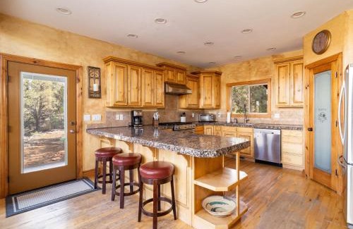 Zion National Park East Entrance House | Rustic Pine- Secluded Mountain Retreat Near Zion National Park