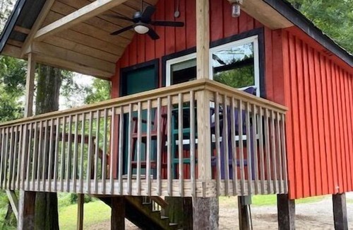 Juliette Cabin | Rustic Red Retreat