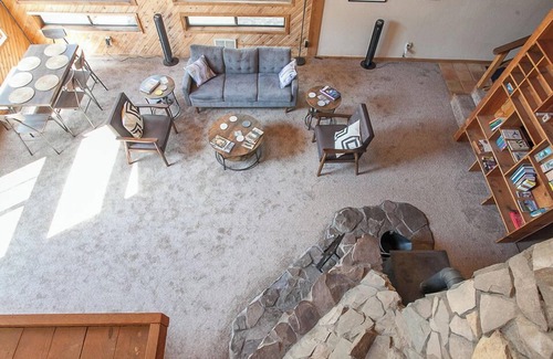 Mosier House | Rustic Retreat - 3 Bedrooms, 3 Bathrooms - Beautiful Cabin on 5 Acres of Land