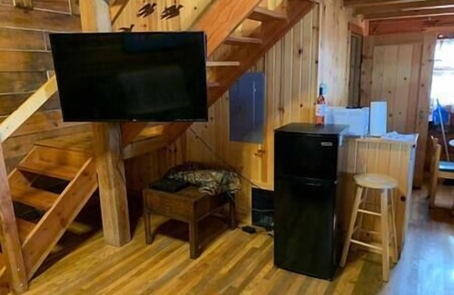 Savanna Cabin | Rustic River Cabin 6