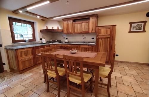 Arvier Apartment | Rustico with large green area, potholes of the giants, paths and Alta via n. 2