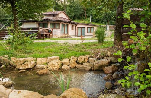 Nemsova Ski Chalet | Rustikálna chalúpka pri jazere