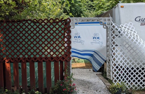 Revere House | RV Camper - Few Min to the Beach -Boston Downtown and Logan Airport With parking