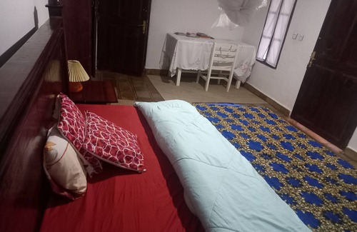 Nyanza Bed & Breakfast | Rwanda African Art Museum and room's guests