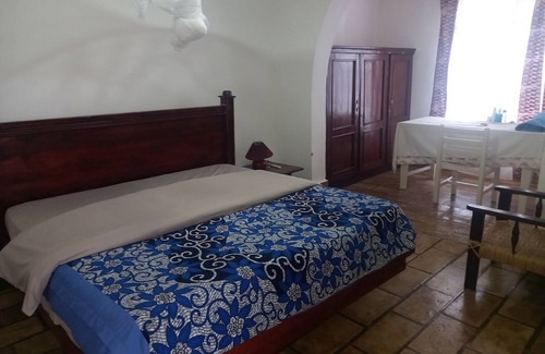 Nyanza Bed & Breakfast | Rwanda African Art Museum and room's guests