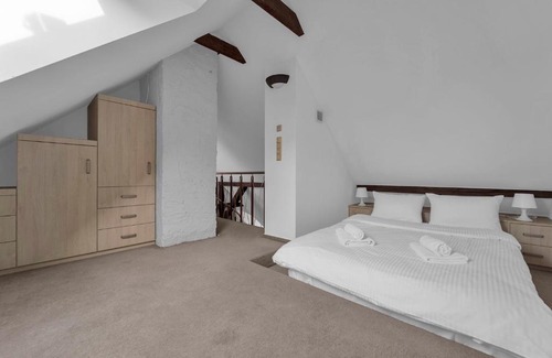 Nowe Miasto Apartment | Rynek Nowego Miasta Two-Level Apartment by BookingHost