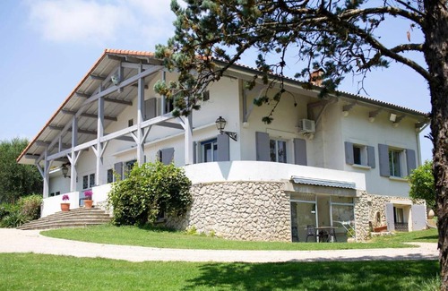 Sarraziet House | Séjour à 2 avec Jacuzzi, Massages disponibles