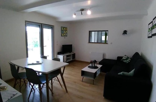 Sarraziet House | Séjour à 2 avec Jacuzzi, Massages disponibles