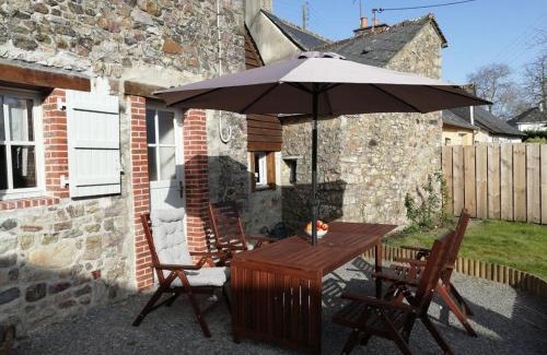 Sainte-Suzanne-and-Chammes House | Séjour féerique dans un gîte champêtre avec jardin, poêle à bois et terrasse à Sainte-Suzanne - FR-1-600-192