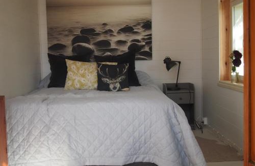 Loviisa Bed & Breakfast | Söderstrand B&B Pihlaja Room