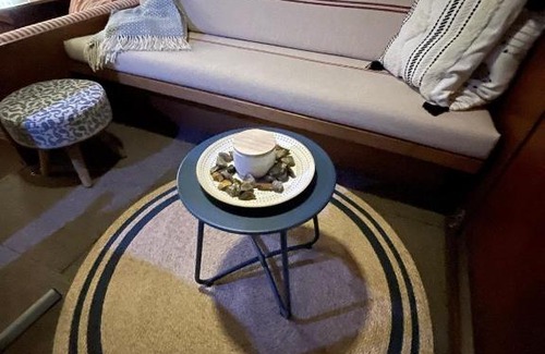 Uberseestadt Boat Rental | Süsses Motorboot - Bremen Überseestadt