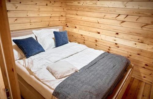 Zlocieniec Cabin | SŁODKA WODA NIEBIESKI Domek