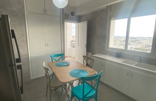 Ennasr Apartment | S+2 retapé totalement à neuf haut standing meublé très propre idéal pour famille