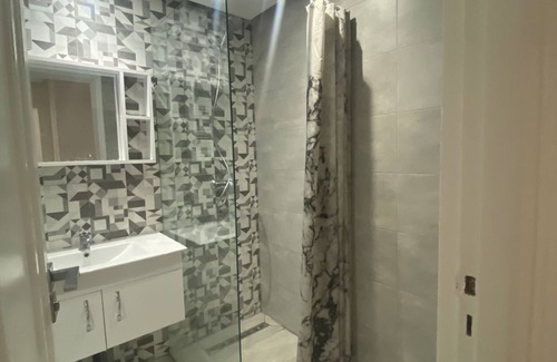 Ennasr Apartment | S+2 retapé totalement à neuf haut standing meublé très propre idéal pour famille