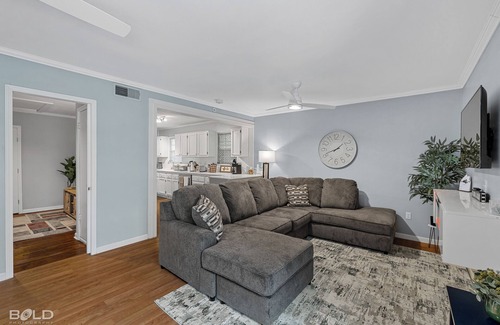 Broadmoor House | Safe, Broadmoor Haven. Spacious w/King Bed & Large Backyard