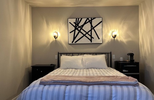 Mossyrock Hotel | Safe Clean Room w/AC + TV Wi-Fi Downtown by Lakes