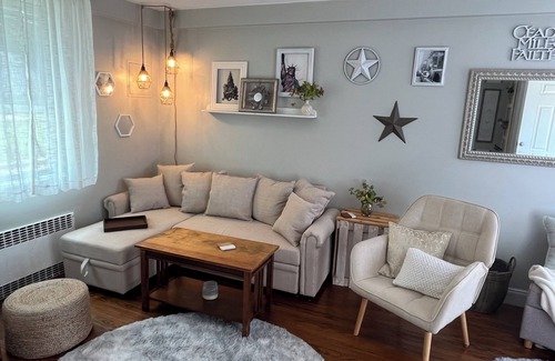 Southeast Yonkers Apartment | Safe Neighborhood w/Parking Walk to pubs, shops, cafes & train; 25mins to NYC