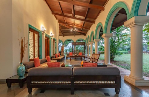 Nagaon Villa | SaffronStays Aquamarina