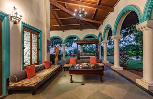 Nagaon Villa | SaffronStays Aquamarina