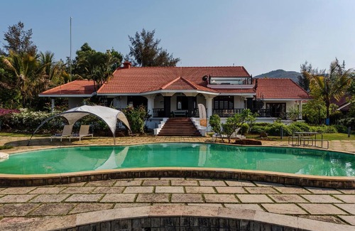 Wadgaon Villa | SaffronStays Moira, Kamshet