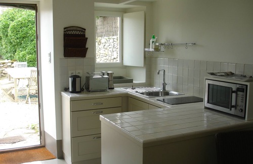 Saint-Pierre-Quiberon House | Saint Pierre Quiberon: The countryside by the sea. Small stone country house.