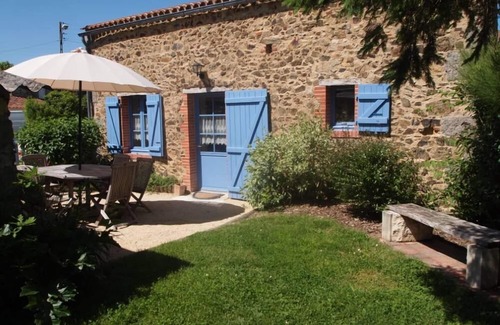 Saint-Prouant Cottage | Saint Prouant: Country Cottage/Gite - Saint prouant