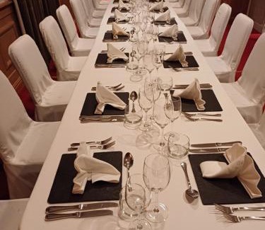 Dworp Resort | salle de banquet plus chambre