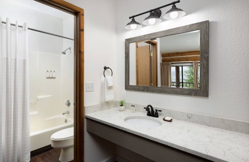 Ketchikan Hotel | Salmon Falls Resort | Standard Room | Comfortable Stay Near the Dock