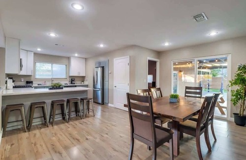 Lincoln Acres House | Salt Water Pool & Mini Golf - Close to Downtown