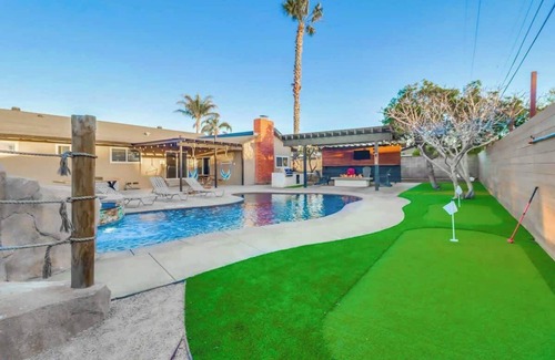 Lincoln Acres House | Salt Water Pool & Mini Golf - Close to Downtown