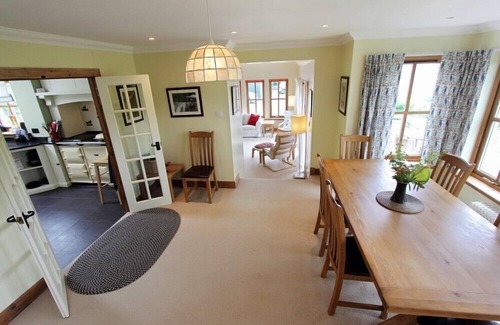 Beinn Orasaigh Cottage | SALTWINDS, pet friendly, with a garden in Carbost