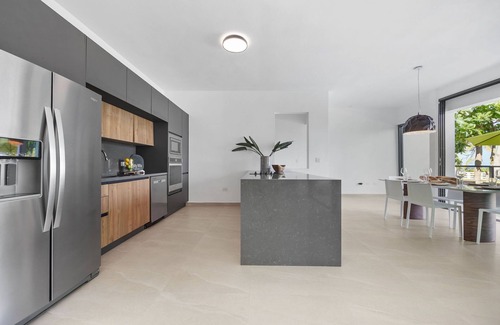 Jarealito House | Salty Villa | Modern Beachfront Oasis